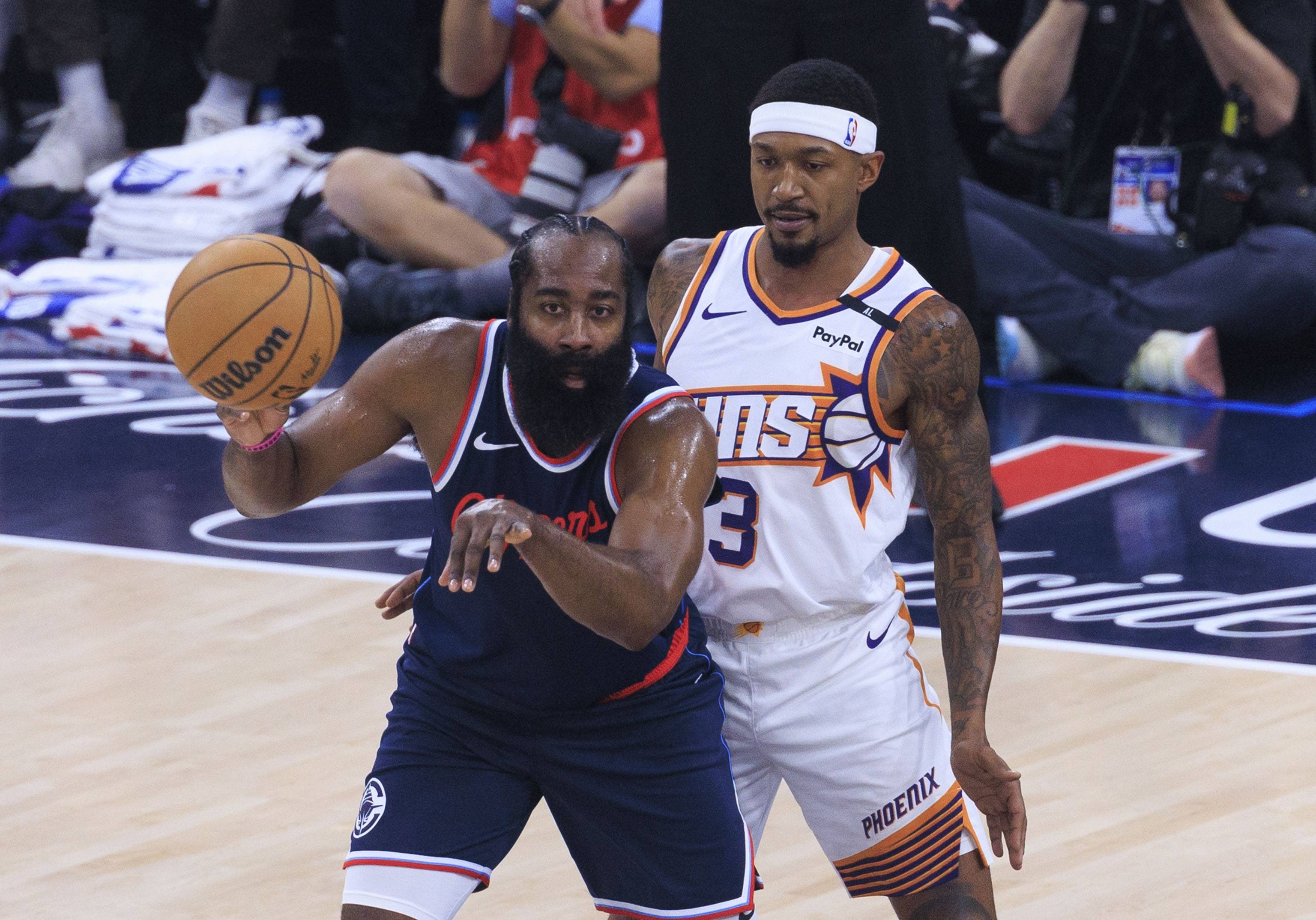 开云-哈登重返赛场，险胜首场状态出色，勇士观众沸腾！比赛高潮迭起的简单介绍